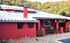 CASA 5Q- Condominio Verde Mar -Piscina-AR-Wiffi -Praia da COCANHA !!! Próx à divisa com UBATUBA !!!